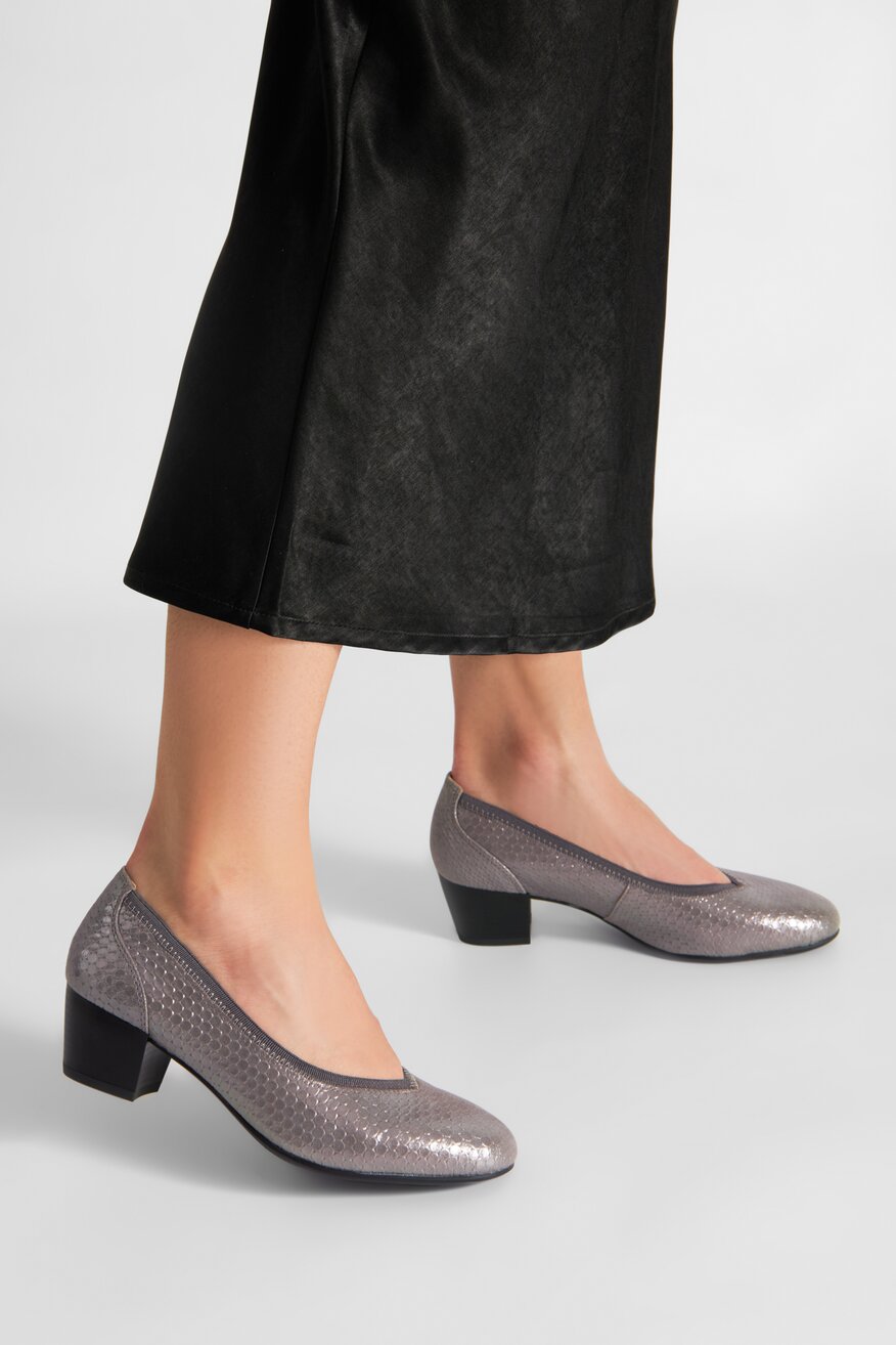 
                Körömcipő Lasocki SZÜRKE - 5905588565499