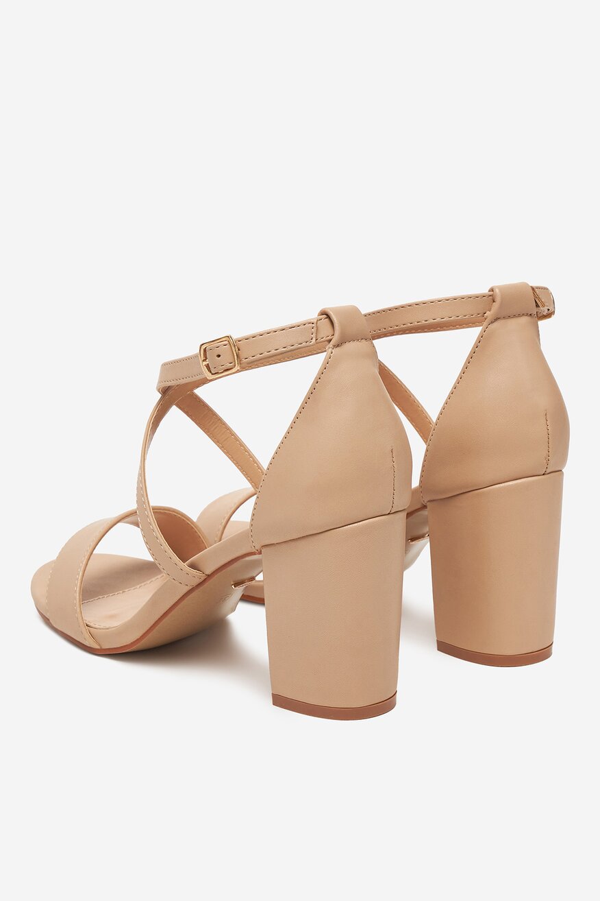 
                DeeZee - Sandały na słupku - 5904410875089