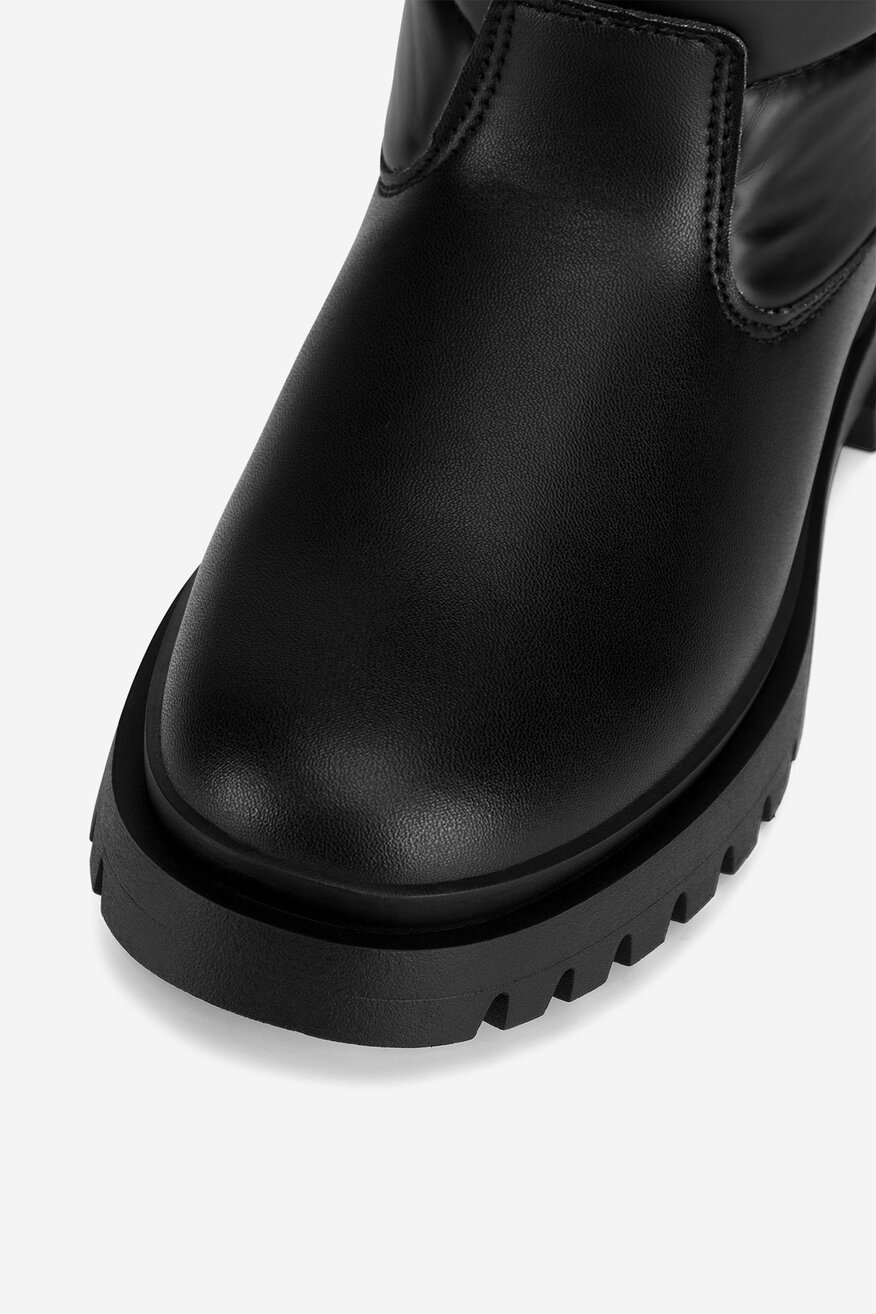 
                Ботуши DeeZee ЧЕРЕН - 5905588892601