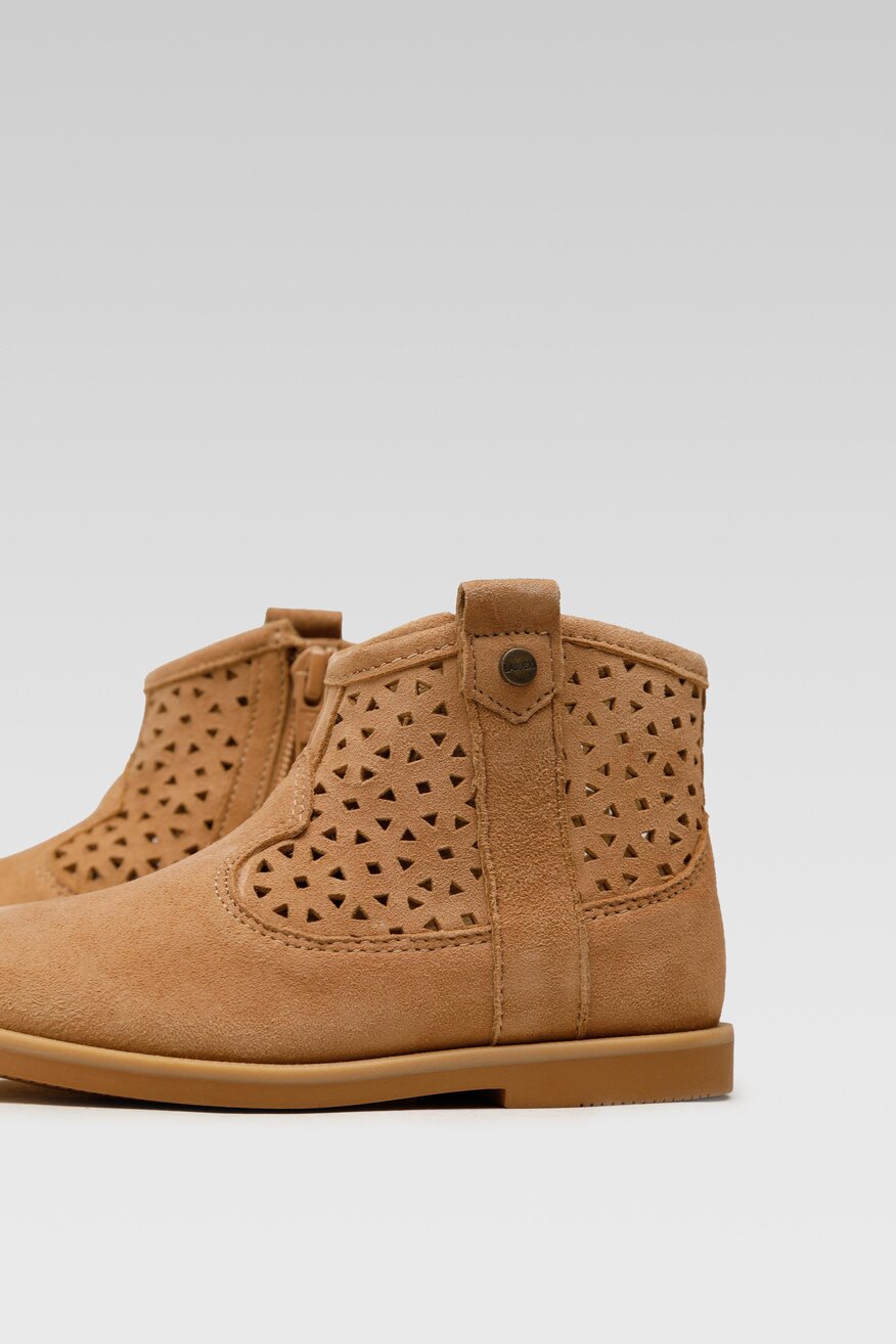 
                Lasocki Kids - Botki skórzane ażurowe - 5904248388935