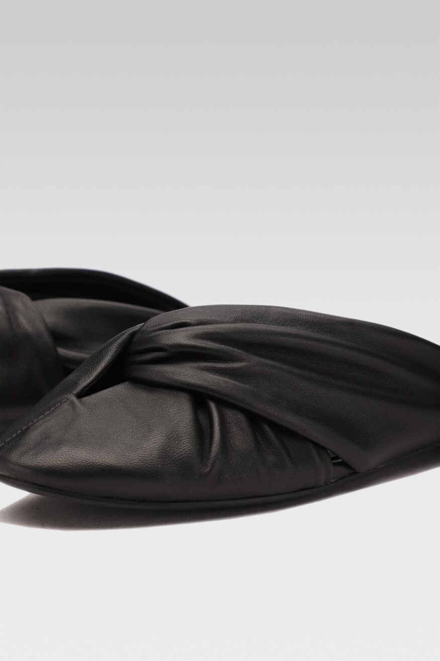 
                Gino Rossi - Skórzane klapki mule - 5903698392981