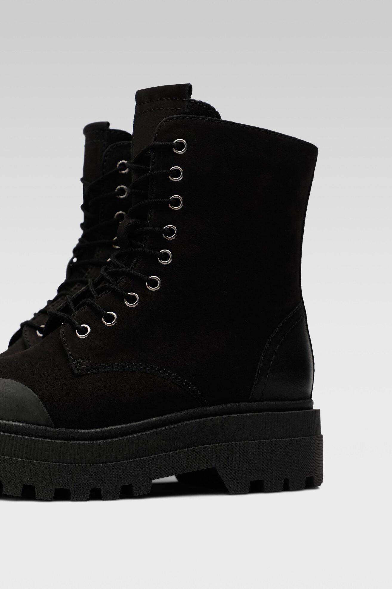 Bocanci Lasocki WI16-UTRA-02 NEGRU