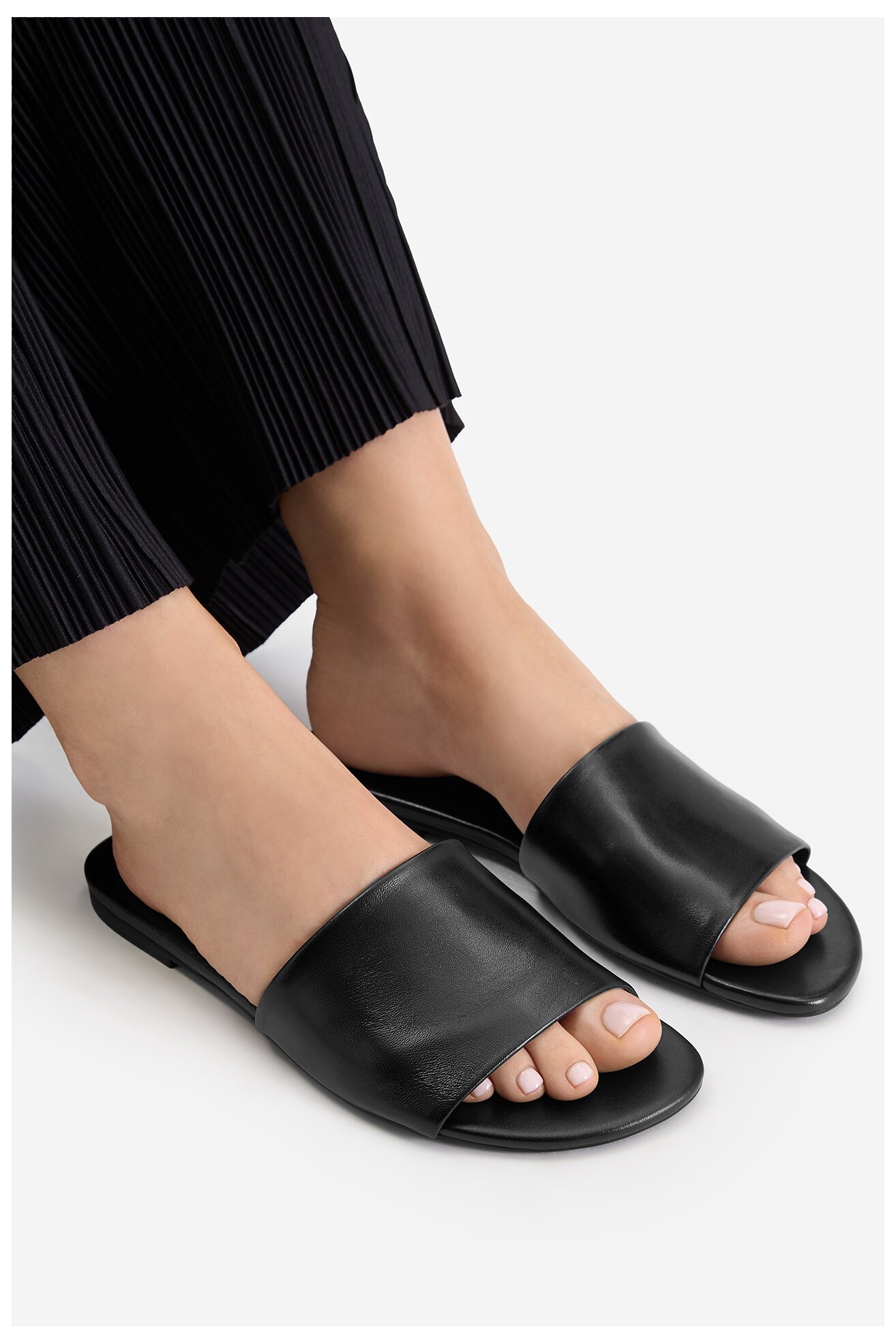 Klapki Gino Rossi C-124866 Czarny