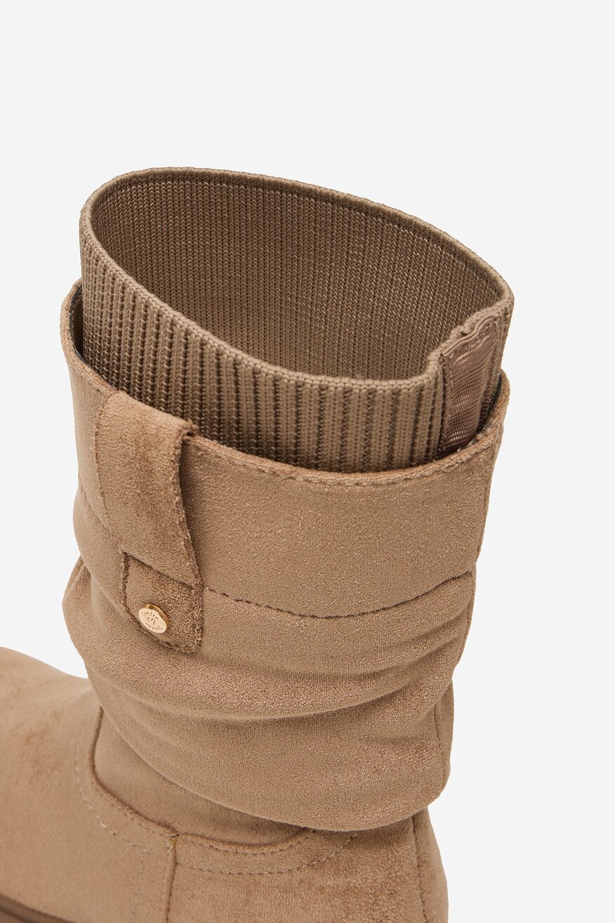 
                Ботуши DeeZee БЕЖОВ - 5906751330845