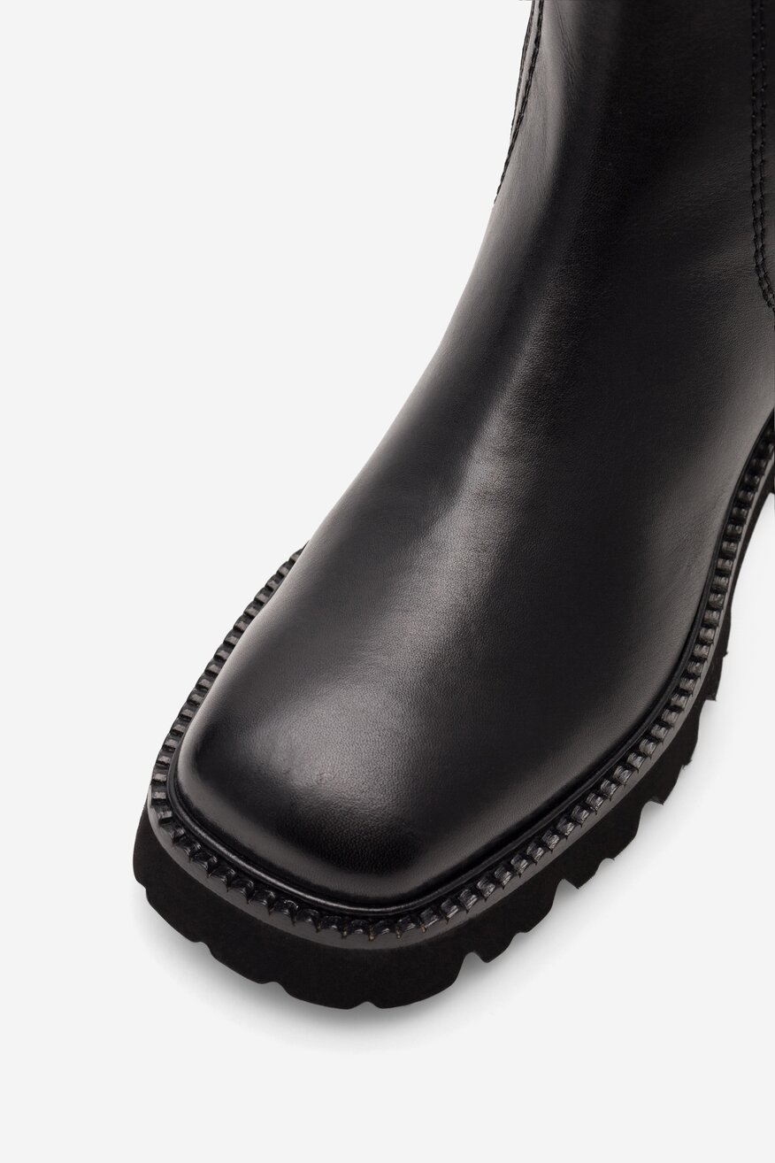 
                Боти Badura ЧЕРЕН - 5905588101130