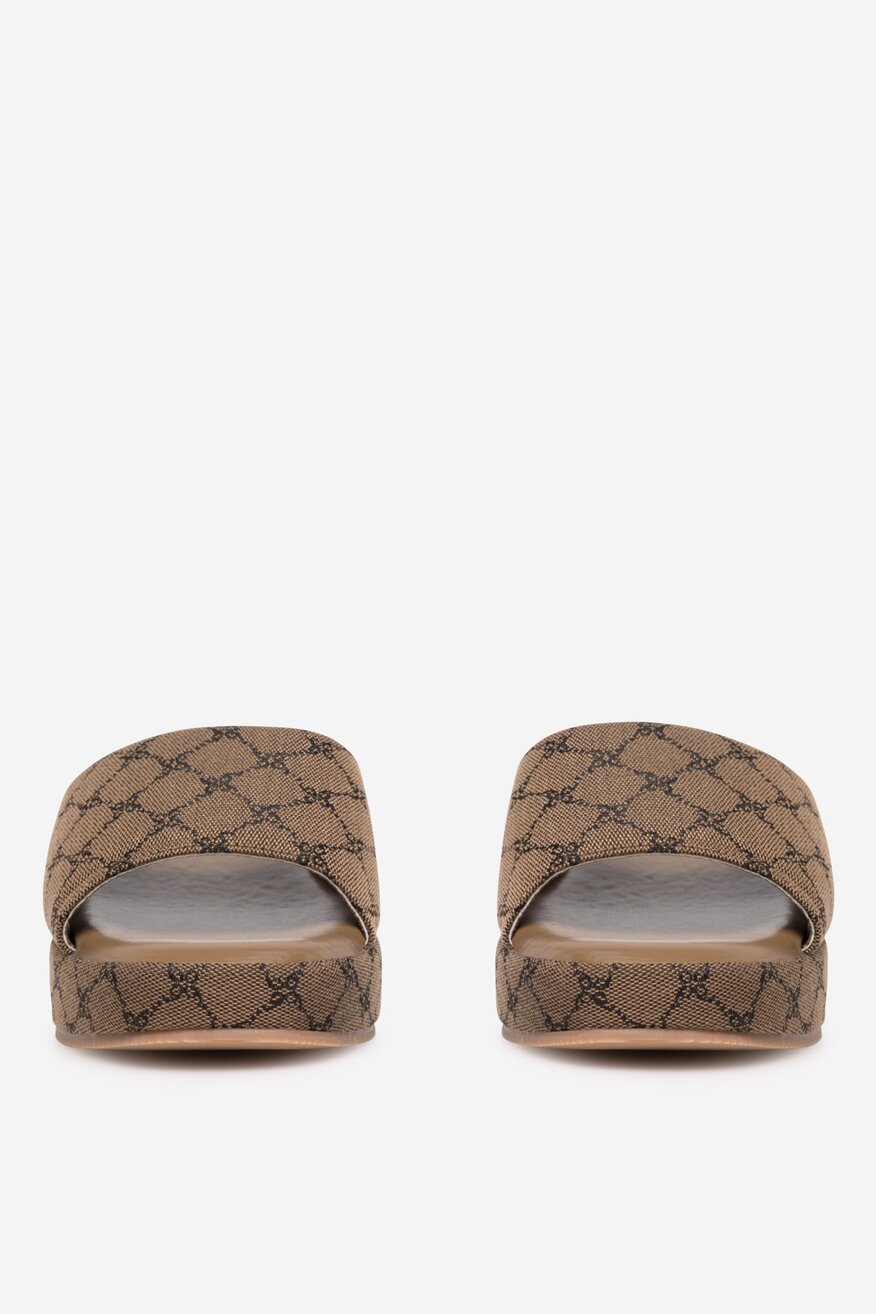 
                NINE WEST - Klapki na koturnie - 5905588650973