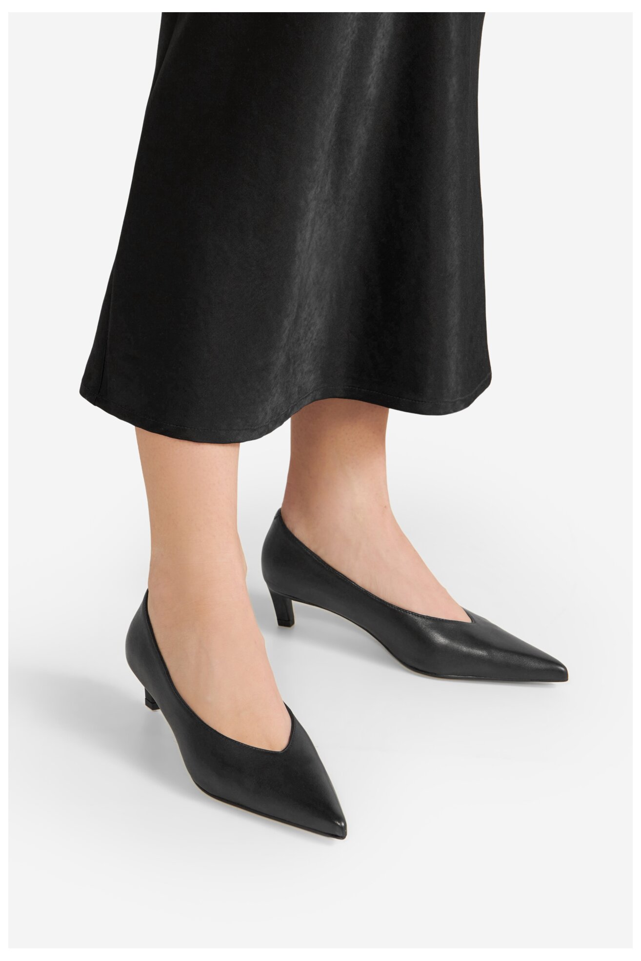 Cipele na štiklu Gino Rossi MOLLIE-118066 CRNA