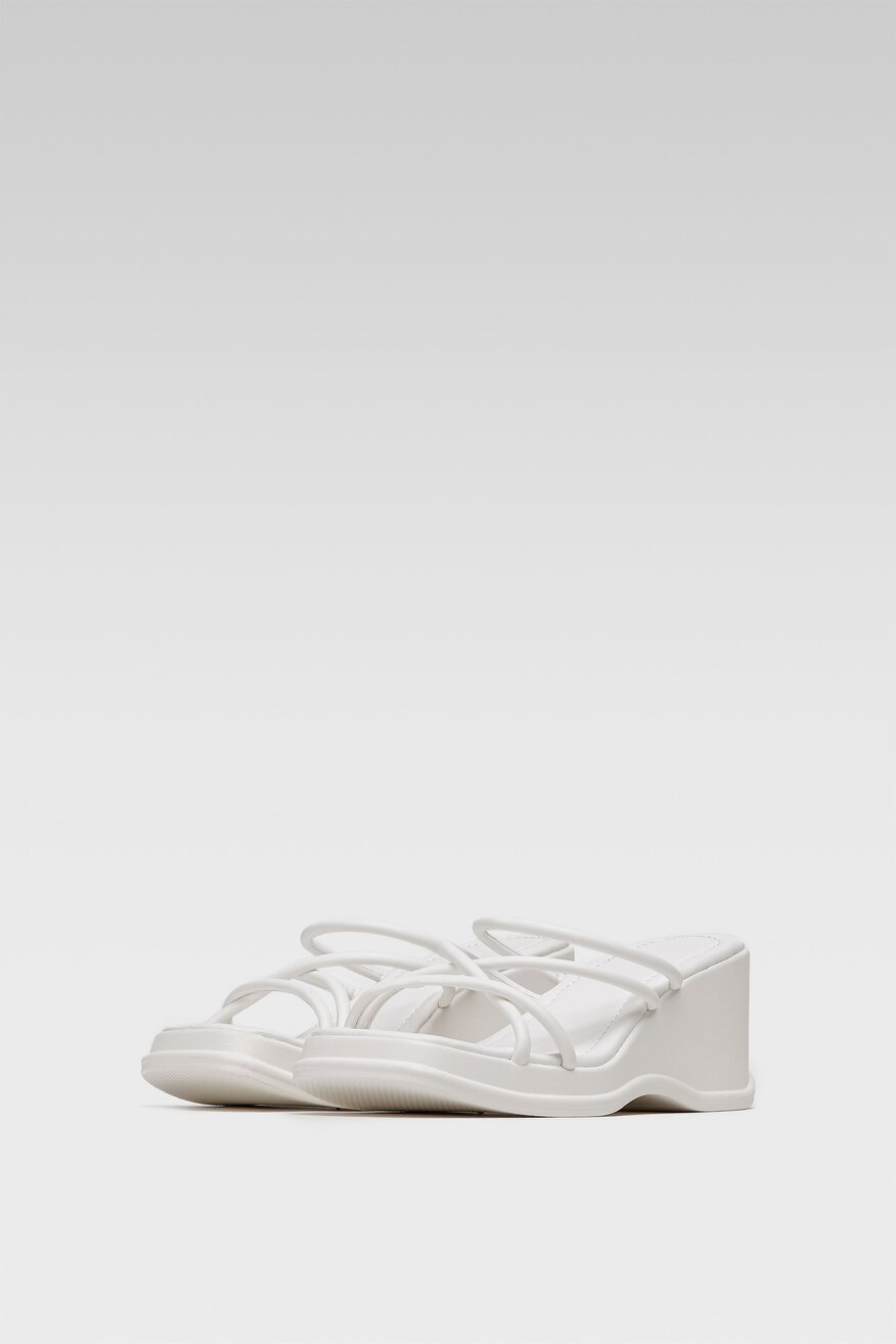 
                Jenny Fairy - Klapki na koturnie - 5904248696719