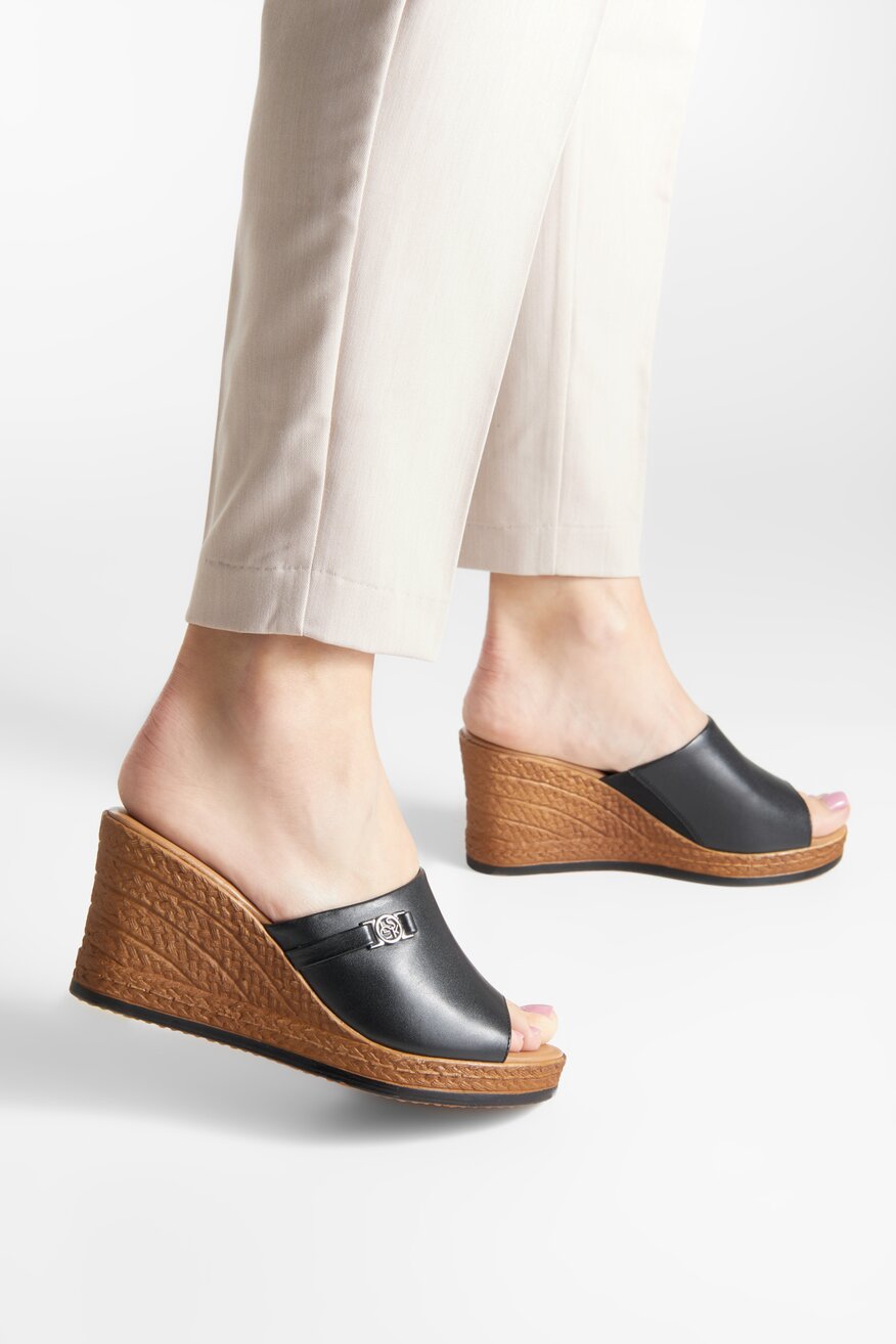 Lasocki - Klapki skórzane na koturnie - 5905588699538