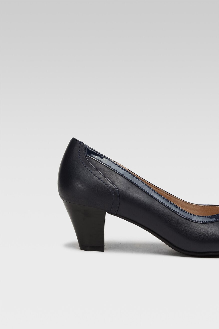 
                Lasocki - Skórzane czółenka granatowe - 5904862032764