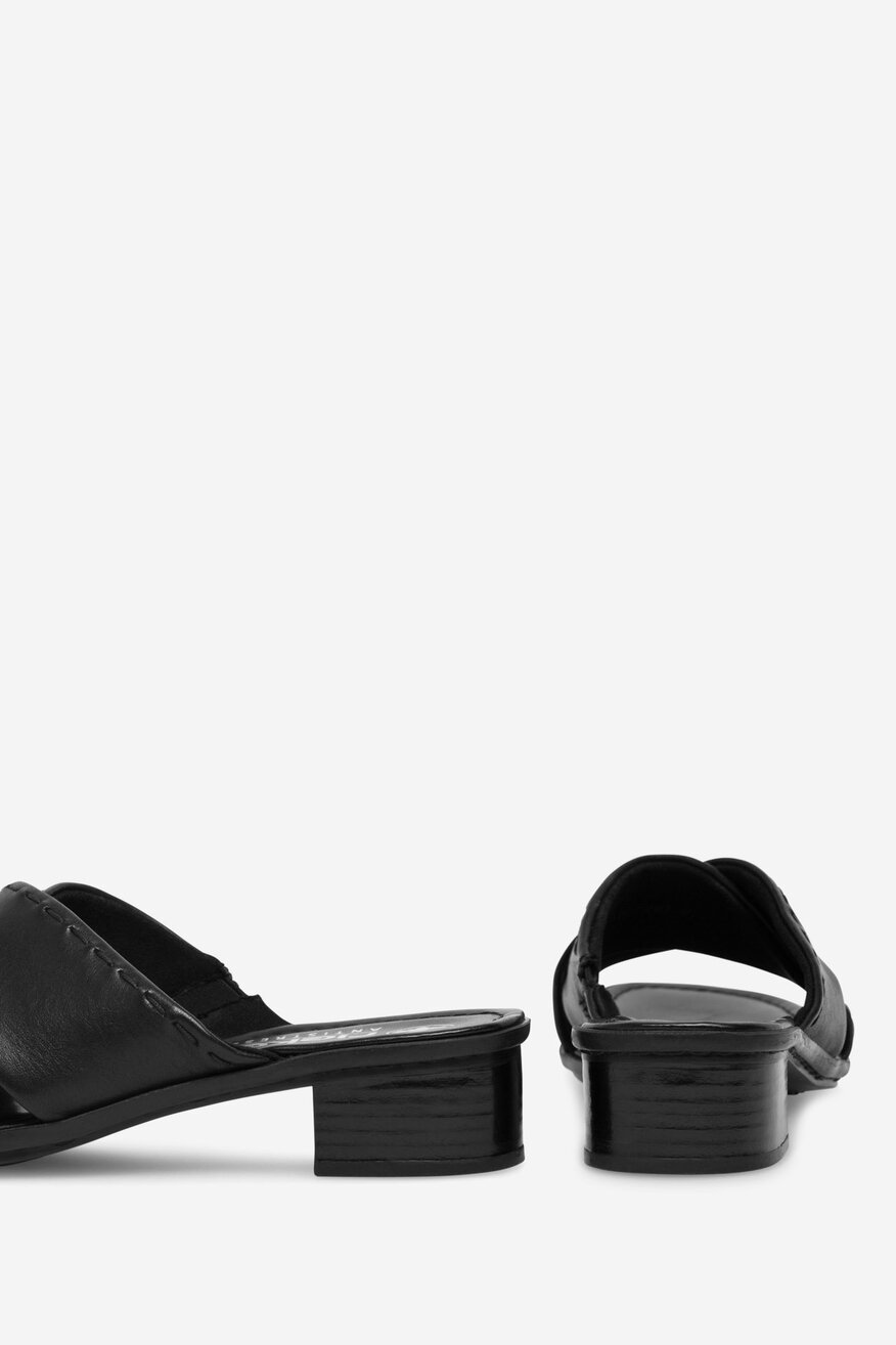 
                Rieker - Skórzane klapki - 2230056256320