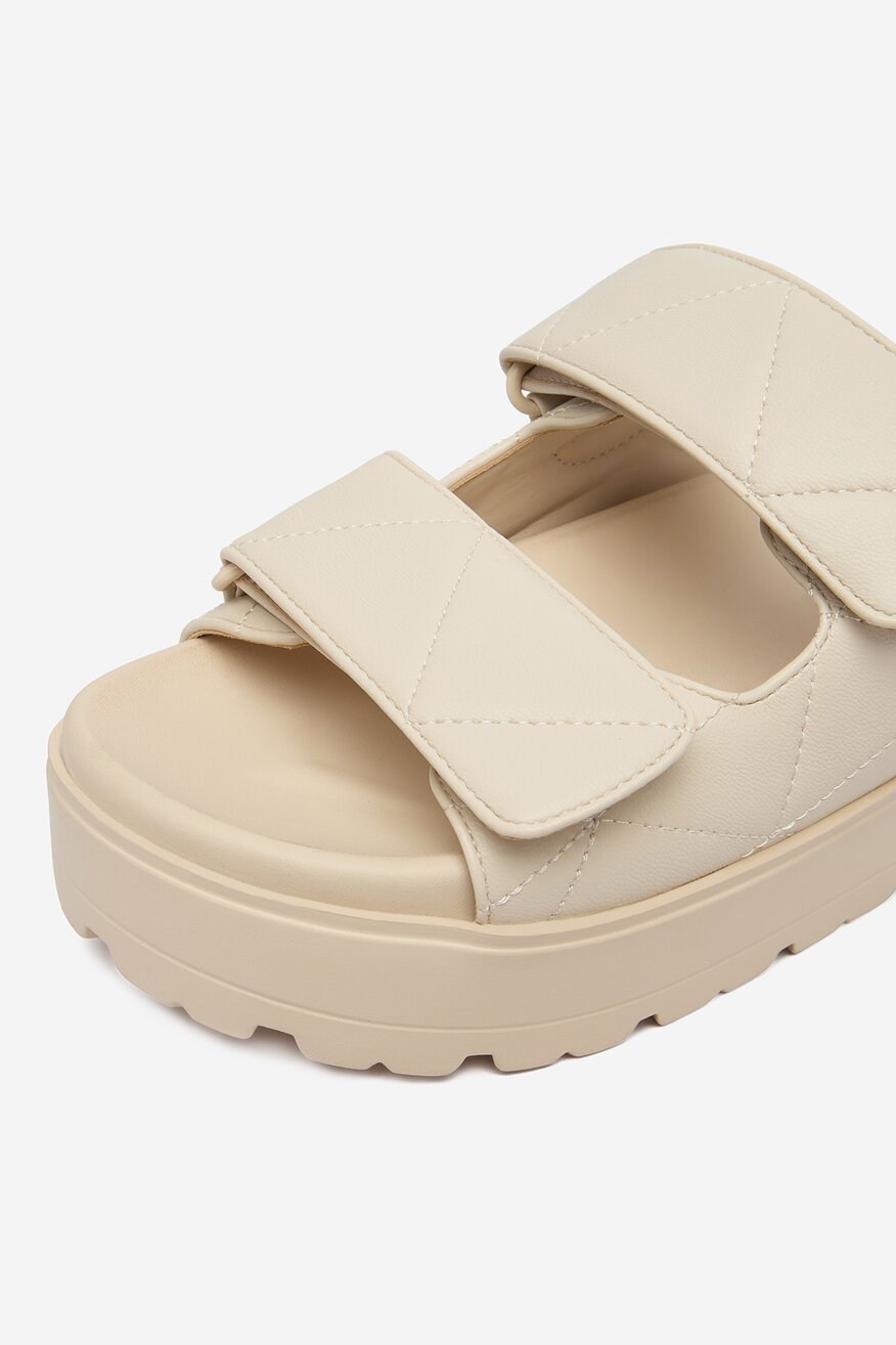 
                DeeZee - Klapki - 5906751779187