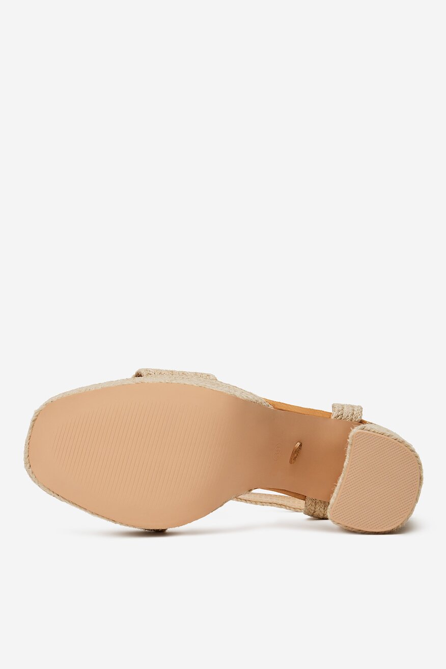 
                DeeZee - Sandały na słupku - 5904410849691