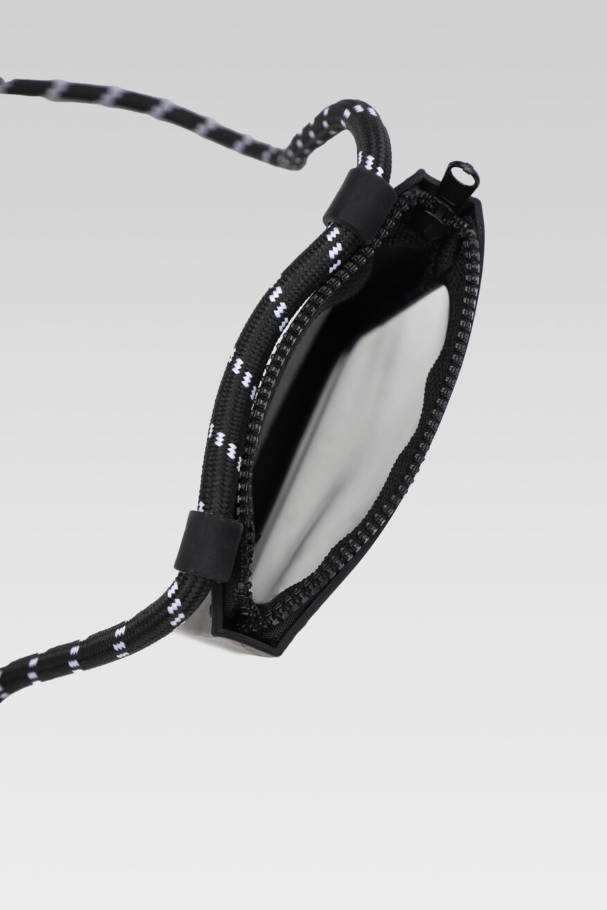 
                ACCCESSORIES - Etui na telefon czarne - 5903698817521