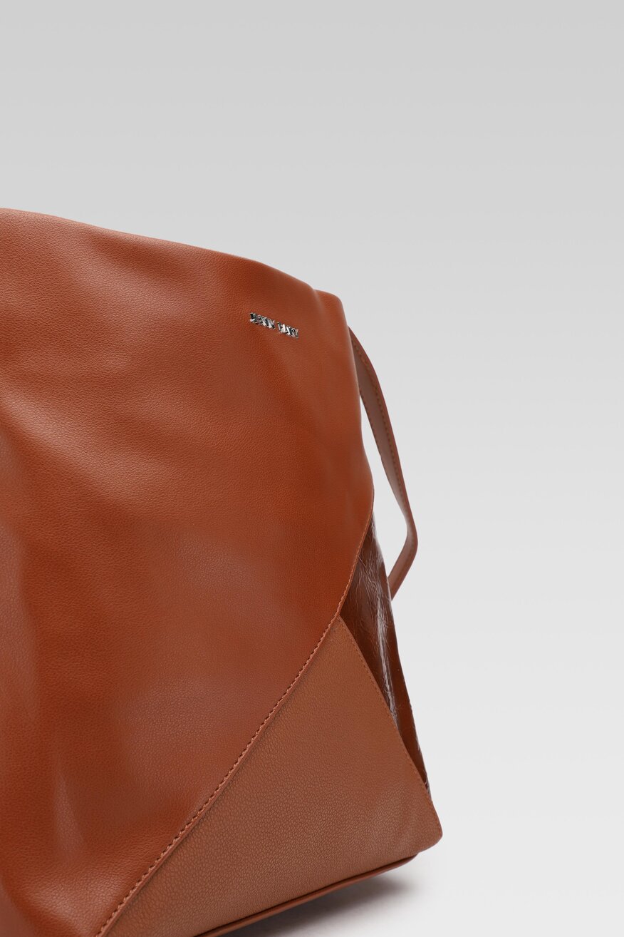 
                Дамска чанта Jenny Fairy КАМЕЛ - 5903698832616