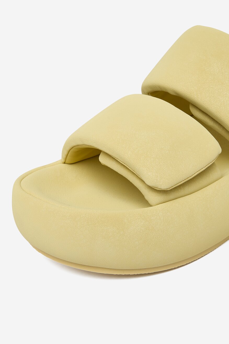 
                        Шльопанець Juicy Couture CEO-WSS21515-06 СВІТЛО-ЖОВТИЙ - 5907964026808