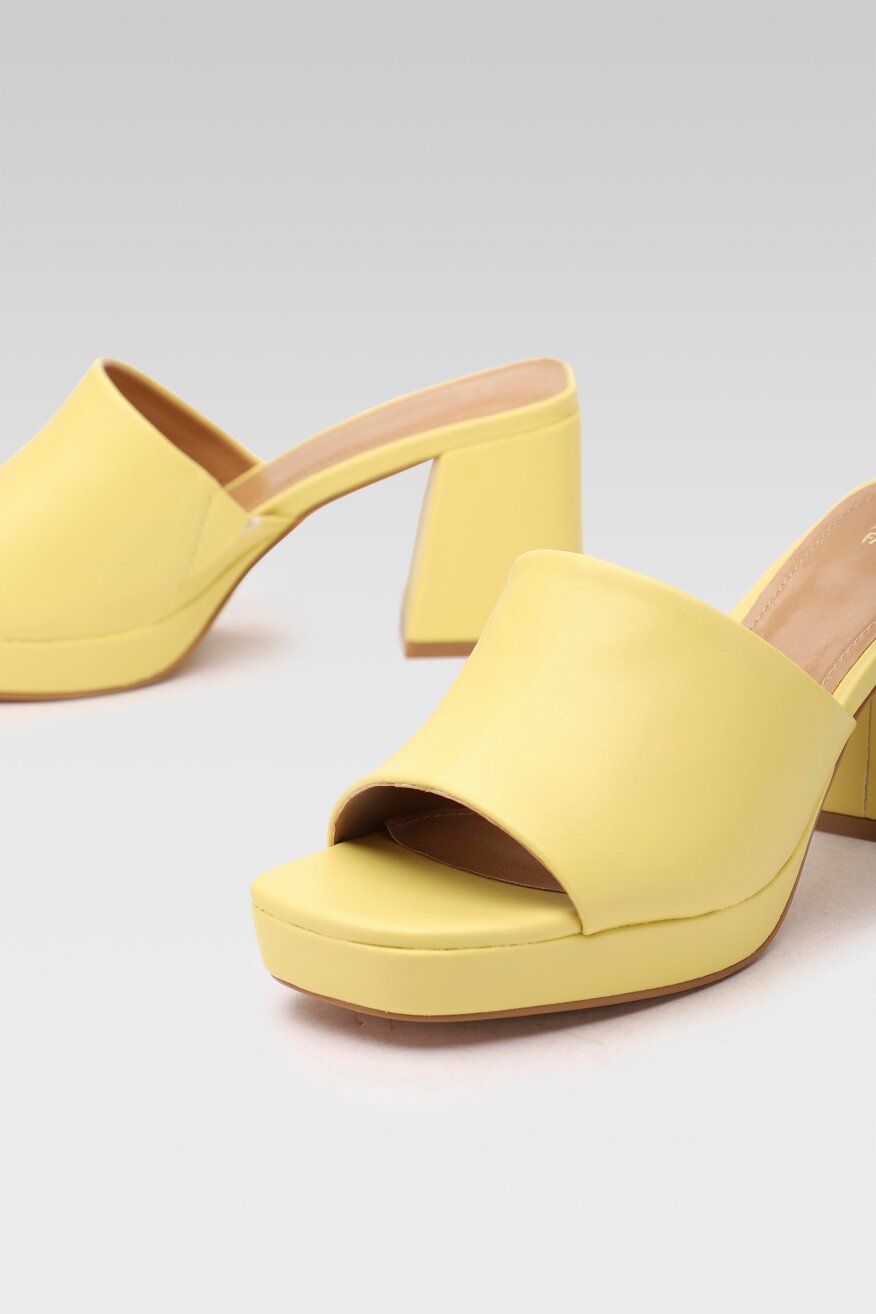 
                Jenny Fairy - Klapki pastelowe żółte - 5903698462431