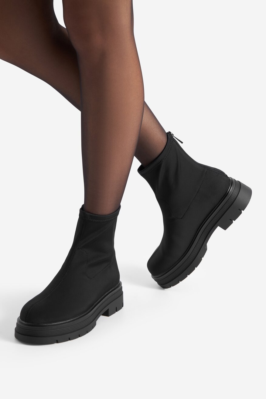 
                Kratke čizme Jenny Fairy CRNA - 5905588917694