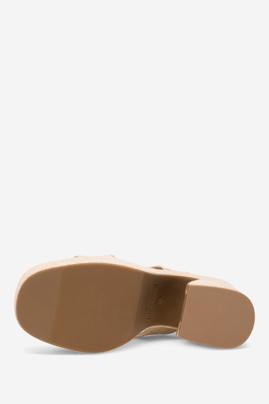 
                Сандали DeeZee БЕЖОВ - 5905588540090