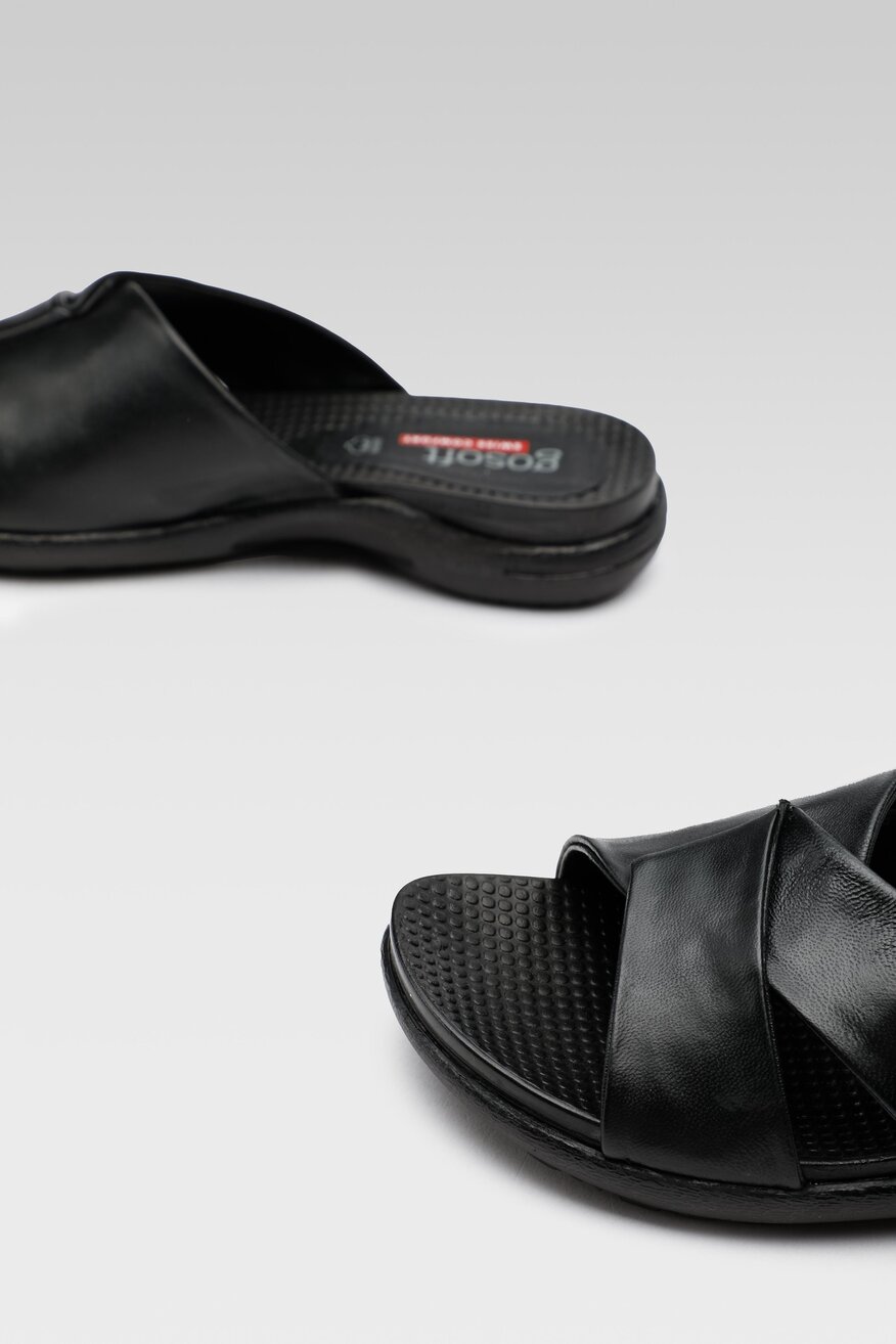 
                Go Soft - Skórzane klapki czarne - 5904248677992