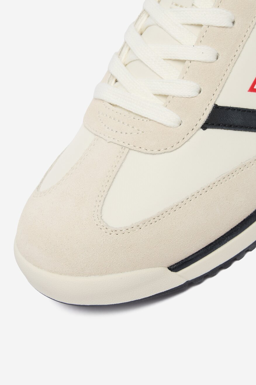 
                Кросівки GUESS JEANS БЕЖЕВИЙ - 5906751997307