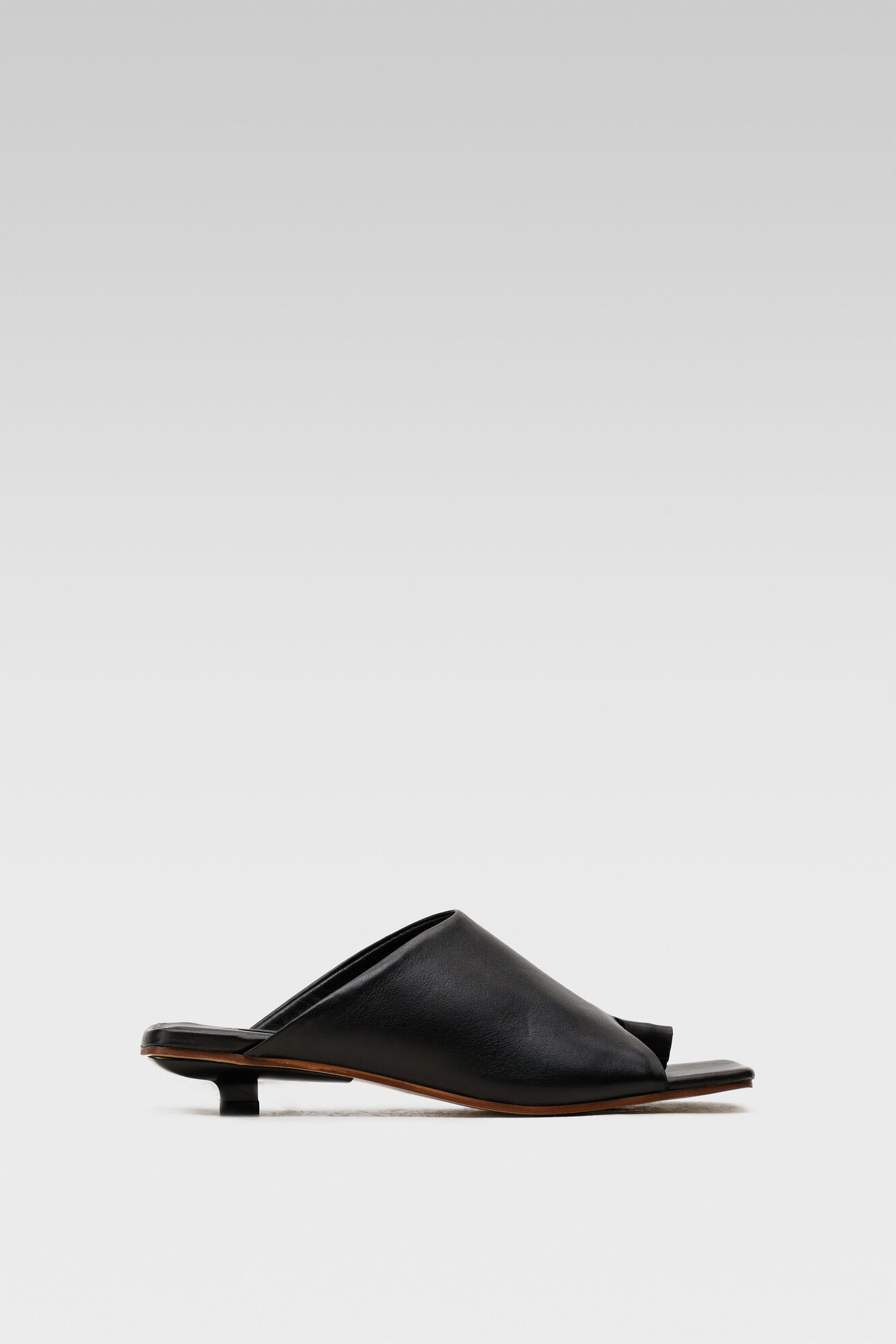 Klapki Gino Rossi 17120 Czarny