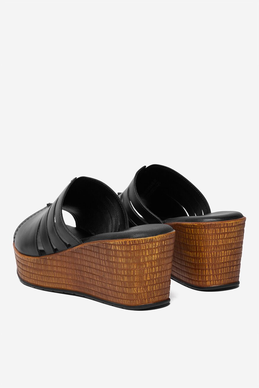 
                Lasocki - Klapki skórzane - 5906751890820