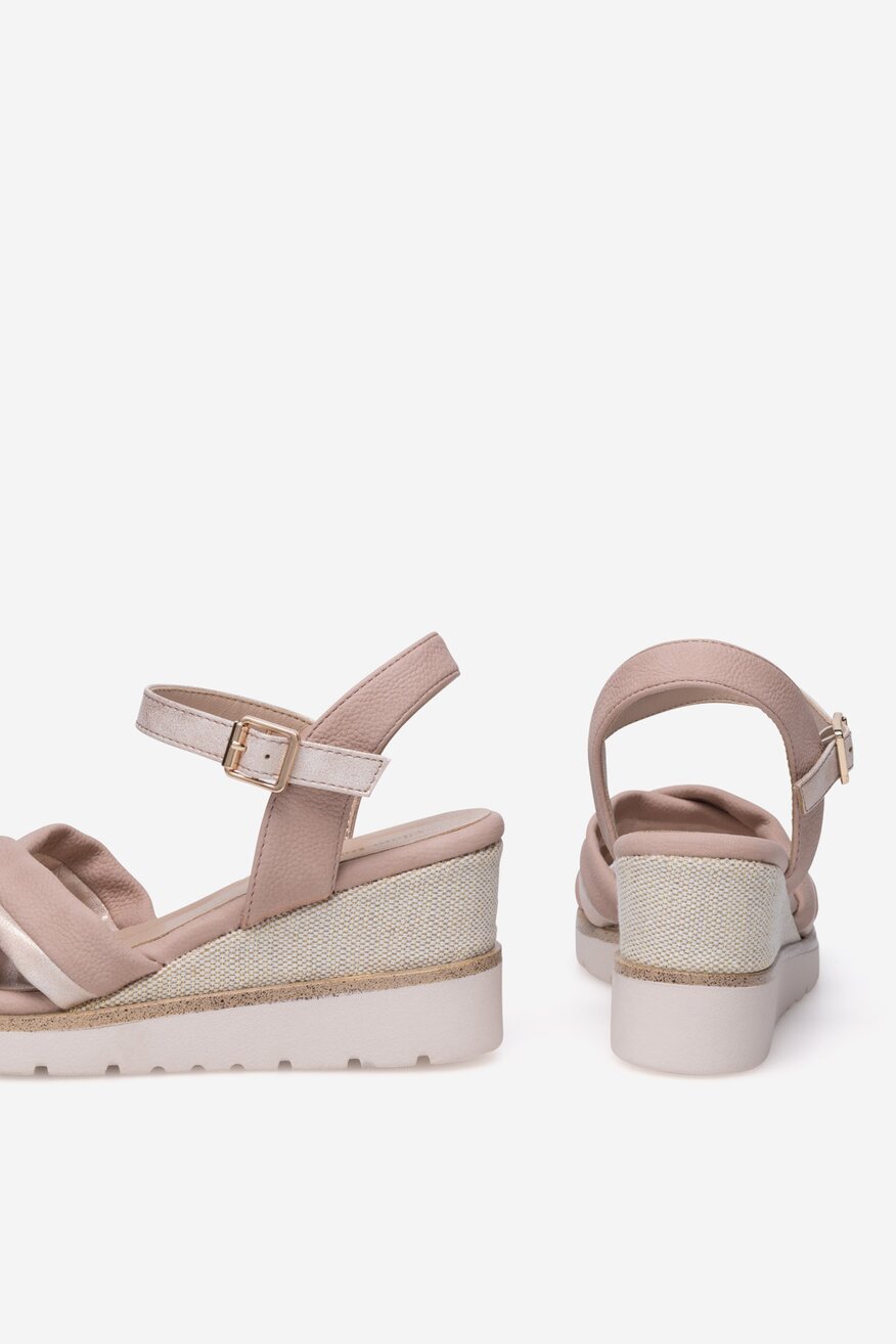 
                Clara Barson - Sandały na koturnie - 5905588575559