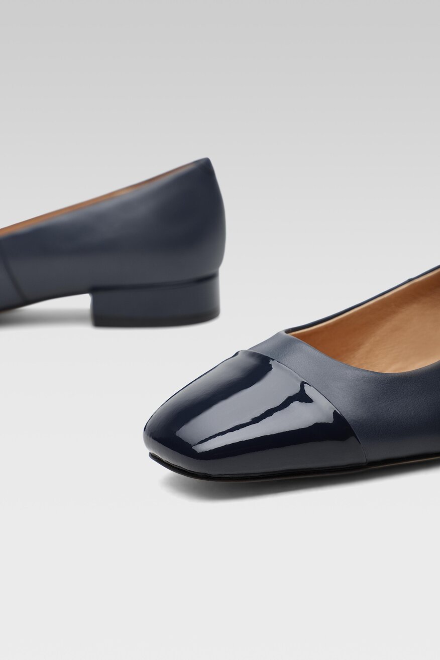 
                Lasocki - Skórzane czółenka granatowe - 5903698917566