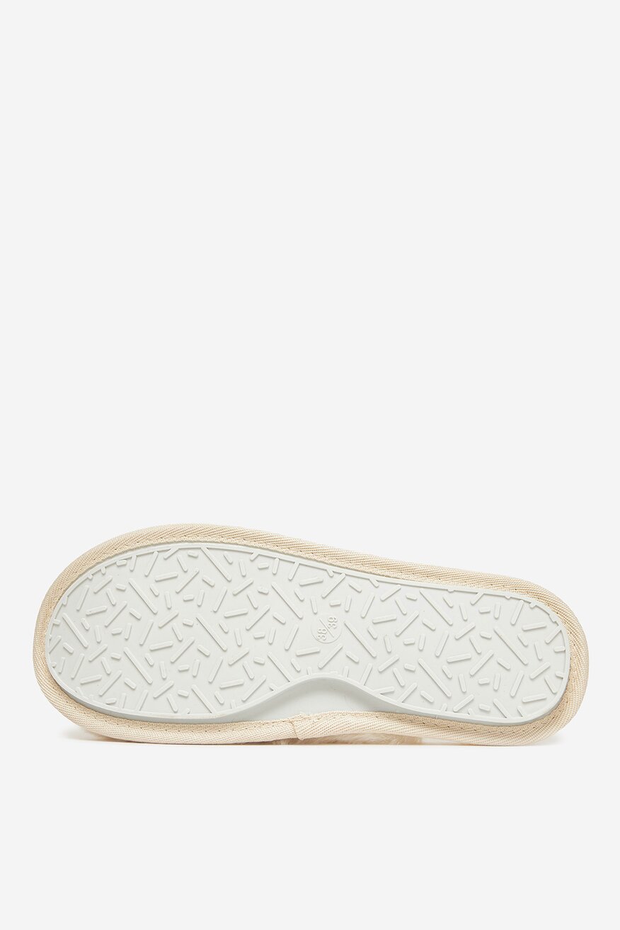 
                DeeZee - Kapcie - 5904410895094