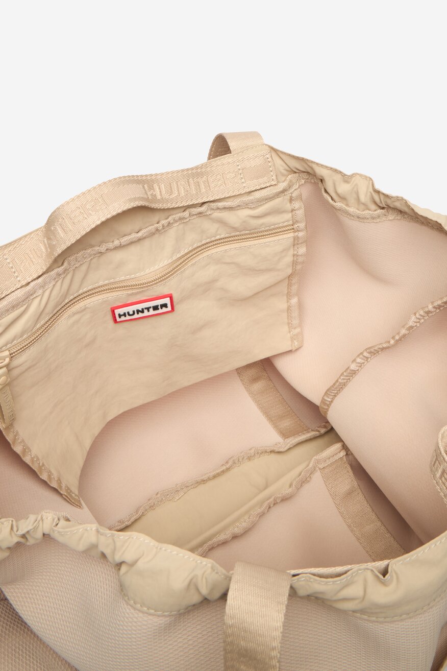 
                Дамска чанта HUNTER БЕЖОВ - 5906751713815