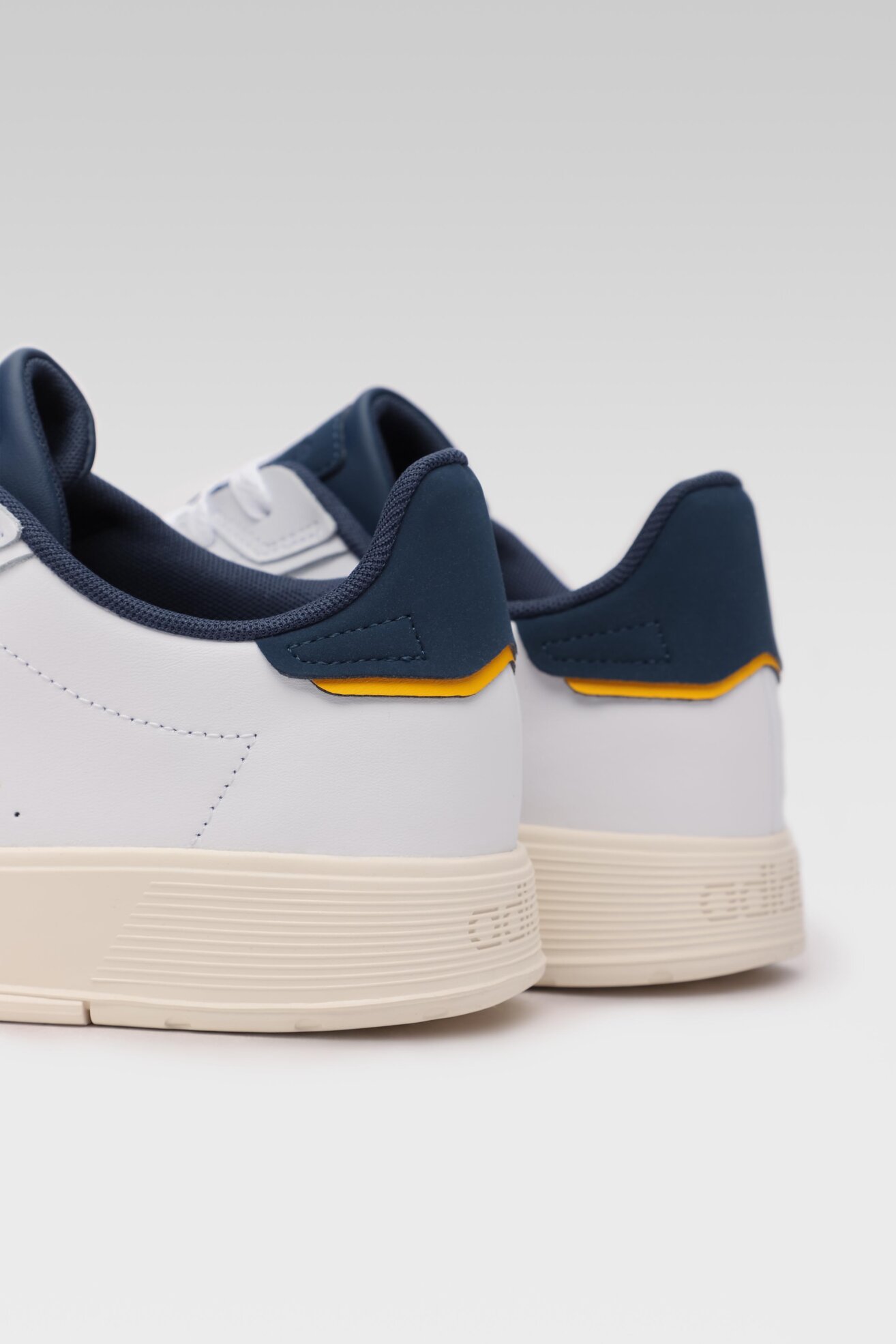 Obuwie sportowe adidas COURTROOK FZ2950 Biały