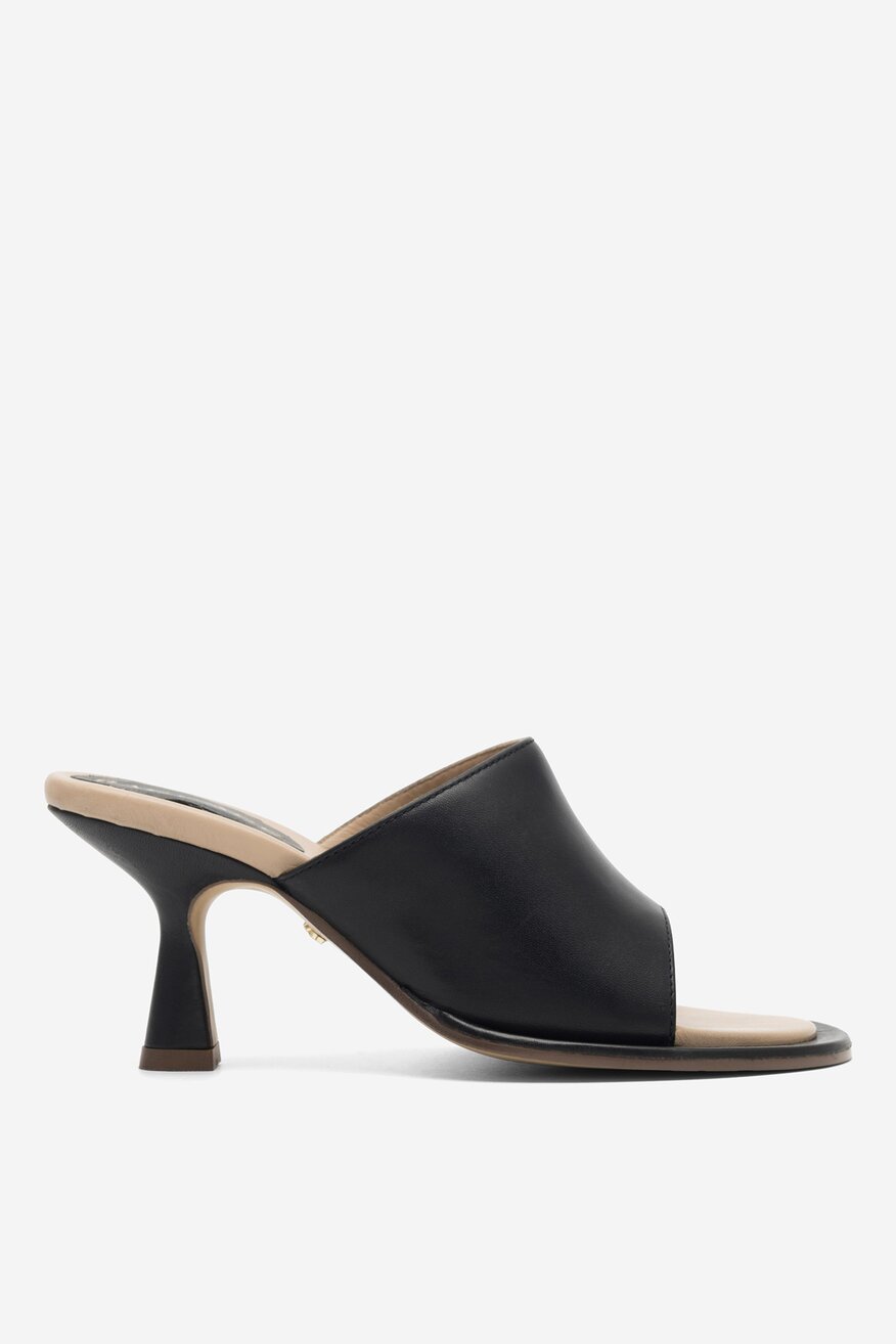 
                RAGE AGE - Skórzane klapki czarne - 5904862797045