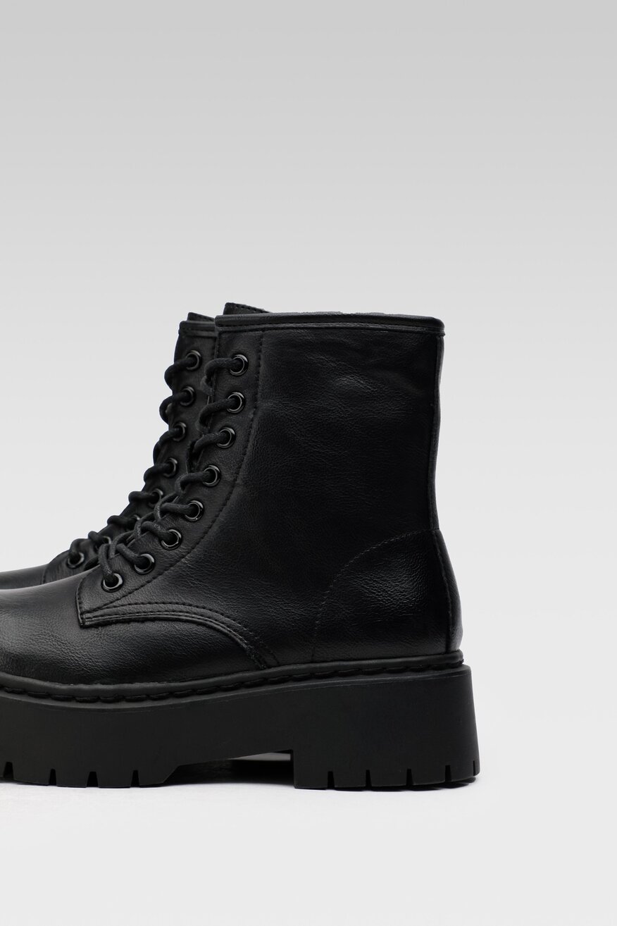 
                Bocanci DeeZee NEGRU - 5904862014388