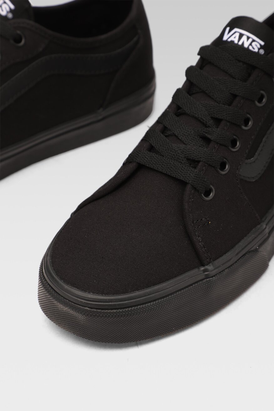 
                Vans - Trampki czarne sznurowane - 5903698699394