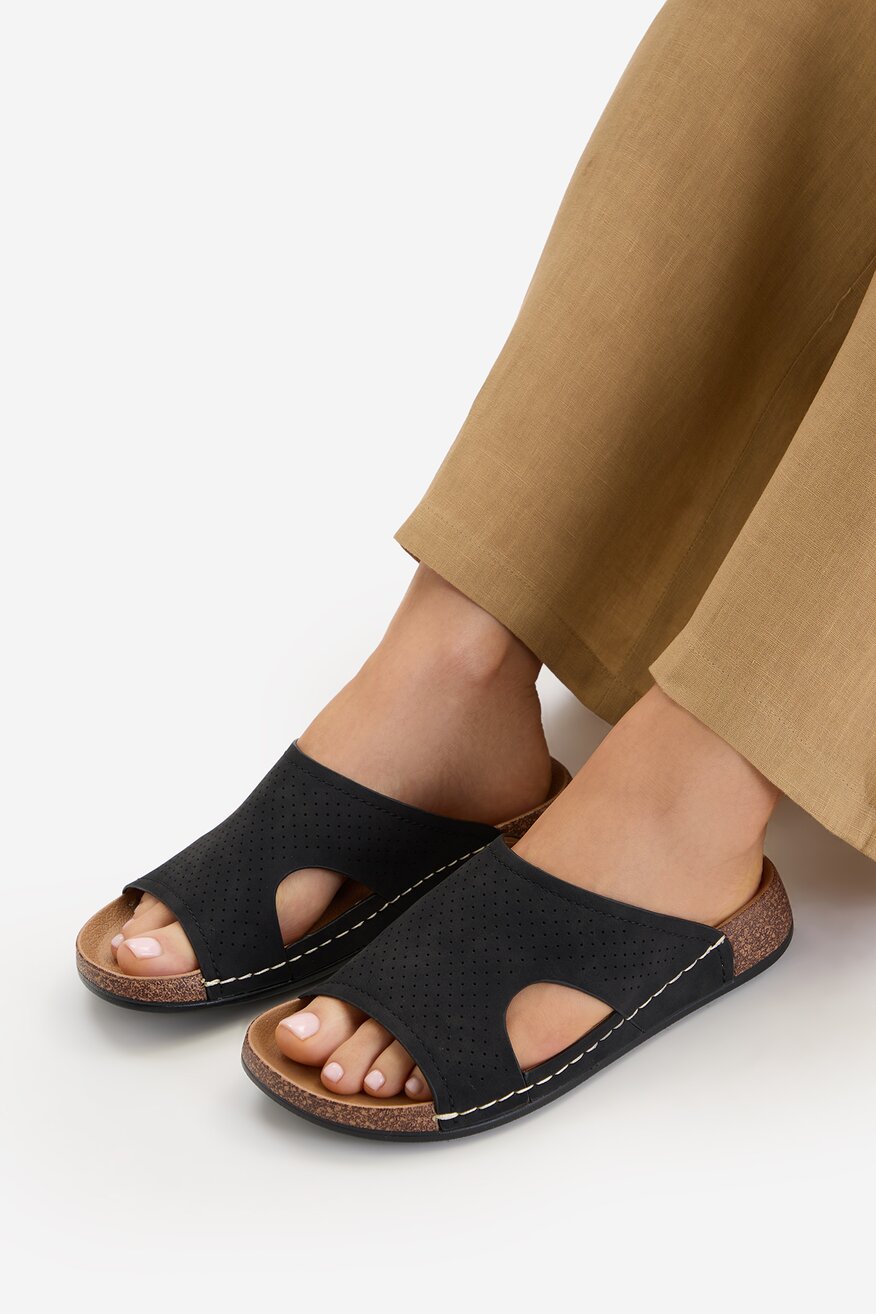 
                Шльопанець Go Soft ЧОРНИЙ - 5906751838242