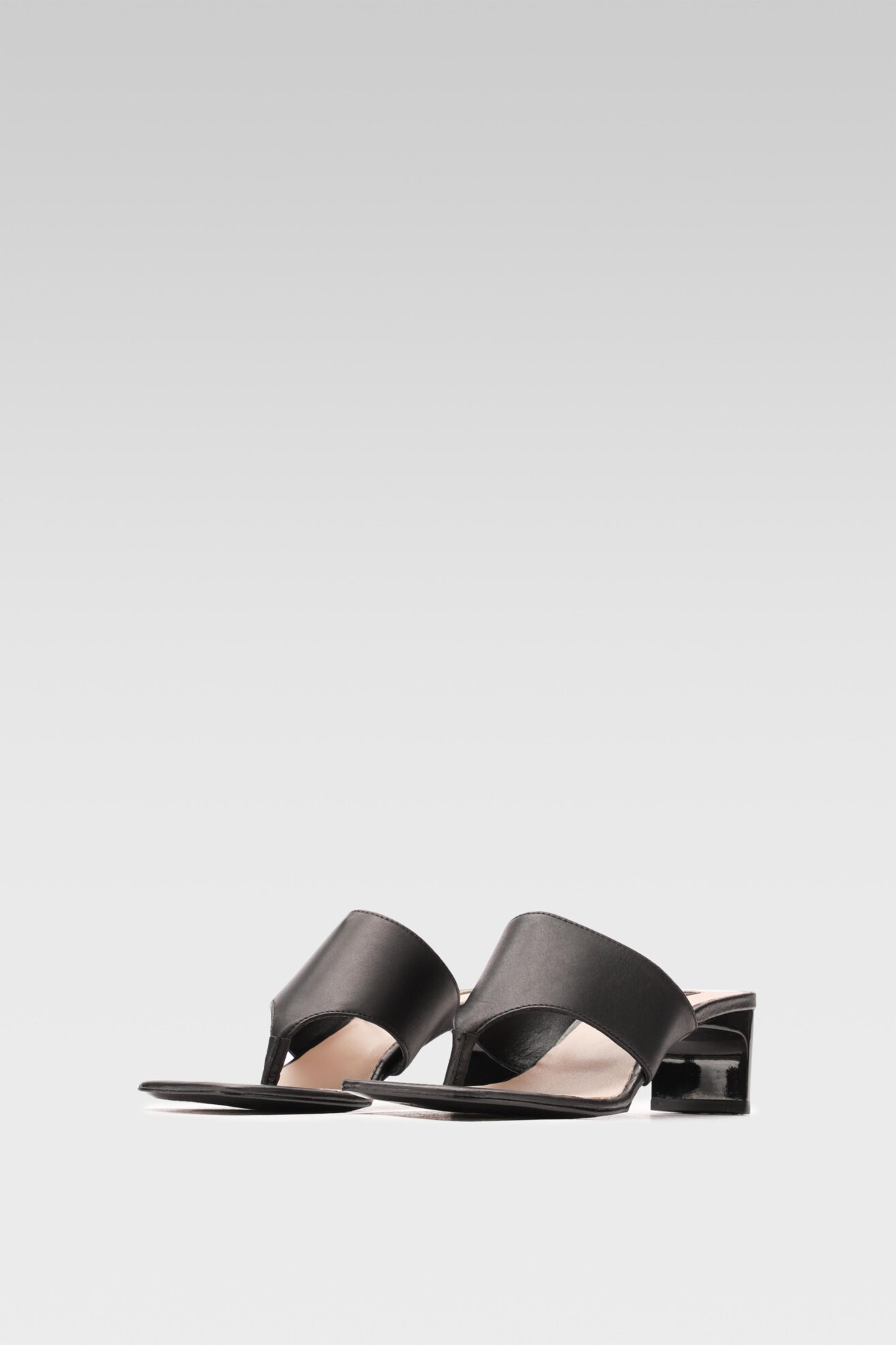 Klapki Gino Rossi P821 Czarny