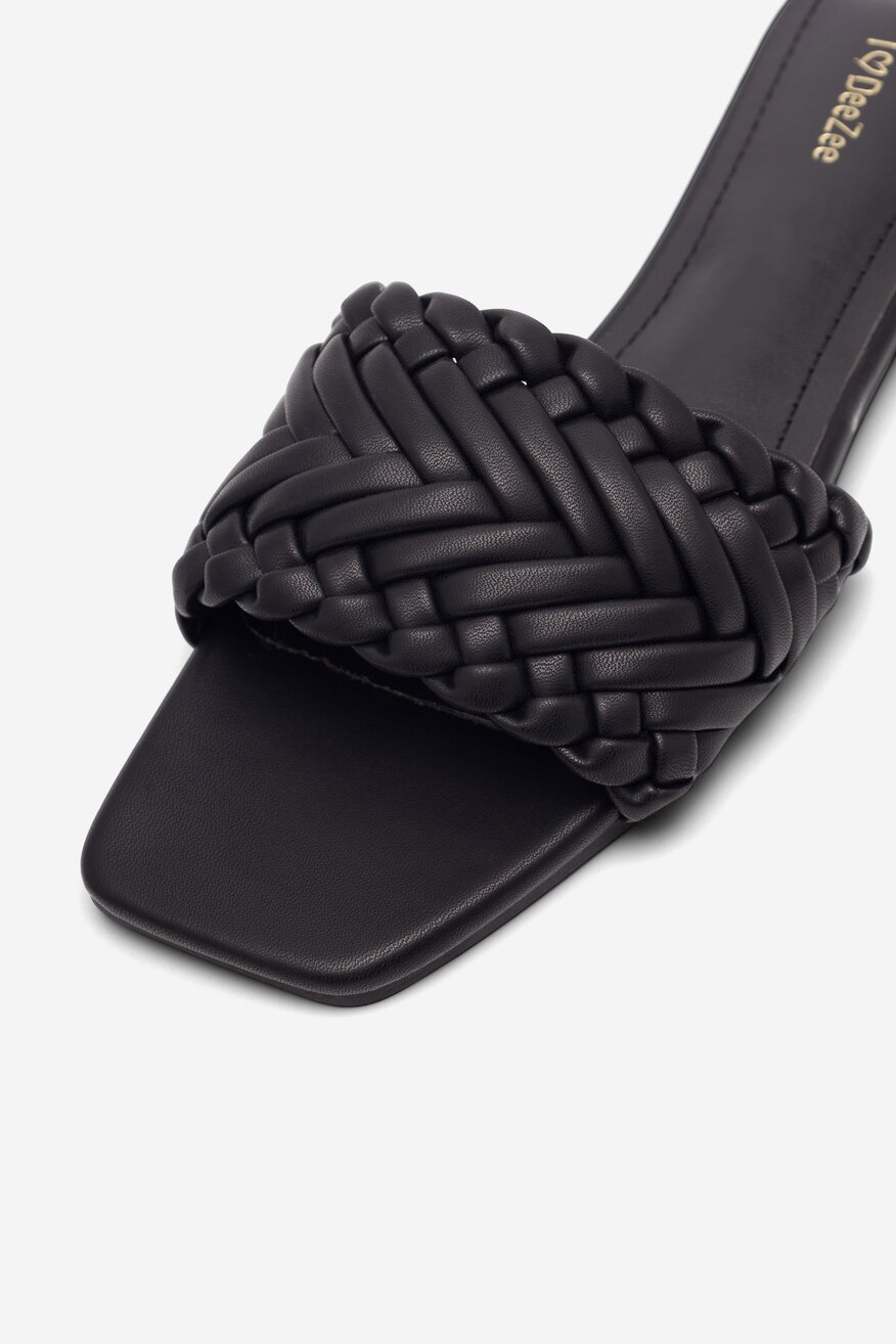 
                Шльопанець DeeZee ЧОРНИЙ - 5905588542261