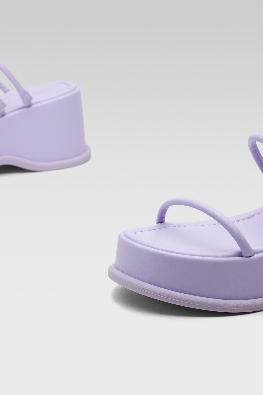 
                Jenny Fairy - Klapki na patformie - 5904862776897