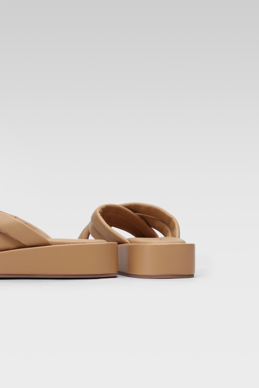 
                Шльопанець Sergio Bardi ВЕРБЛЮЖИЙ - 5904862742557