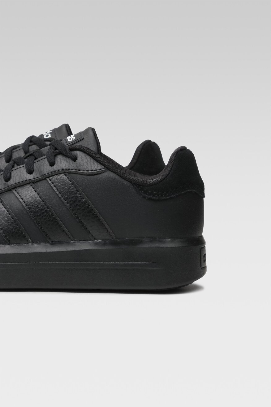 
                Sportska obuća adidas CRNA - 5904862420035