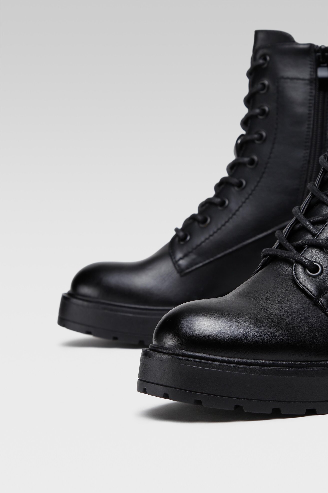 Duboke cipele DeeZee H190852-3A CRNA