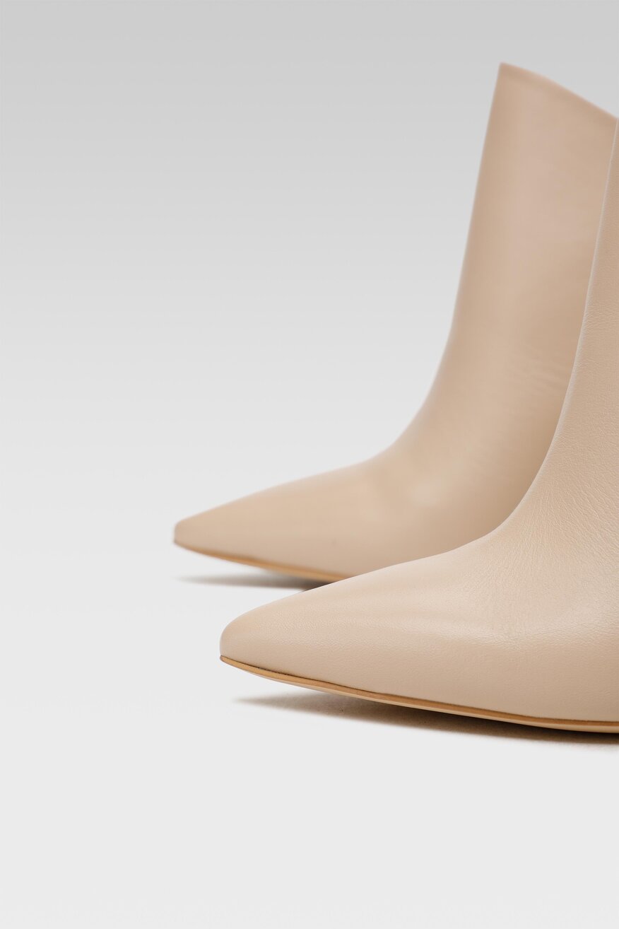 
                Badura - Klapki skórzane na koturnie - 5904248501280