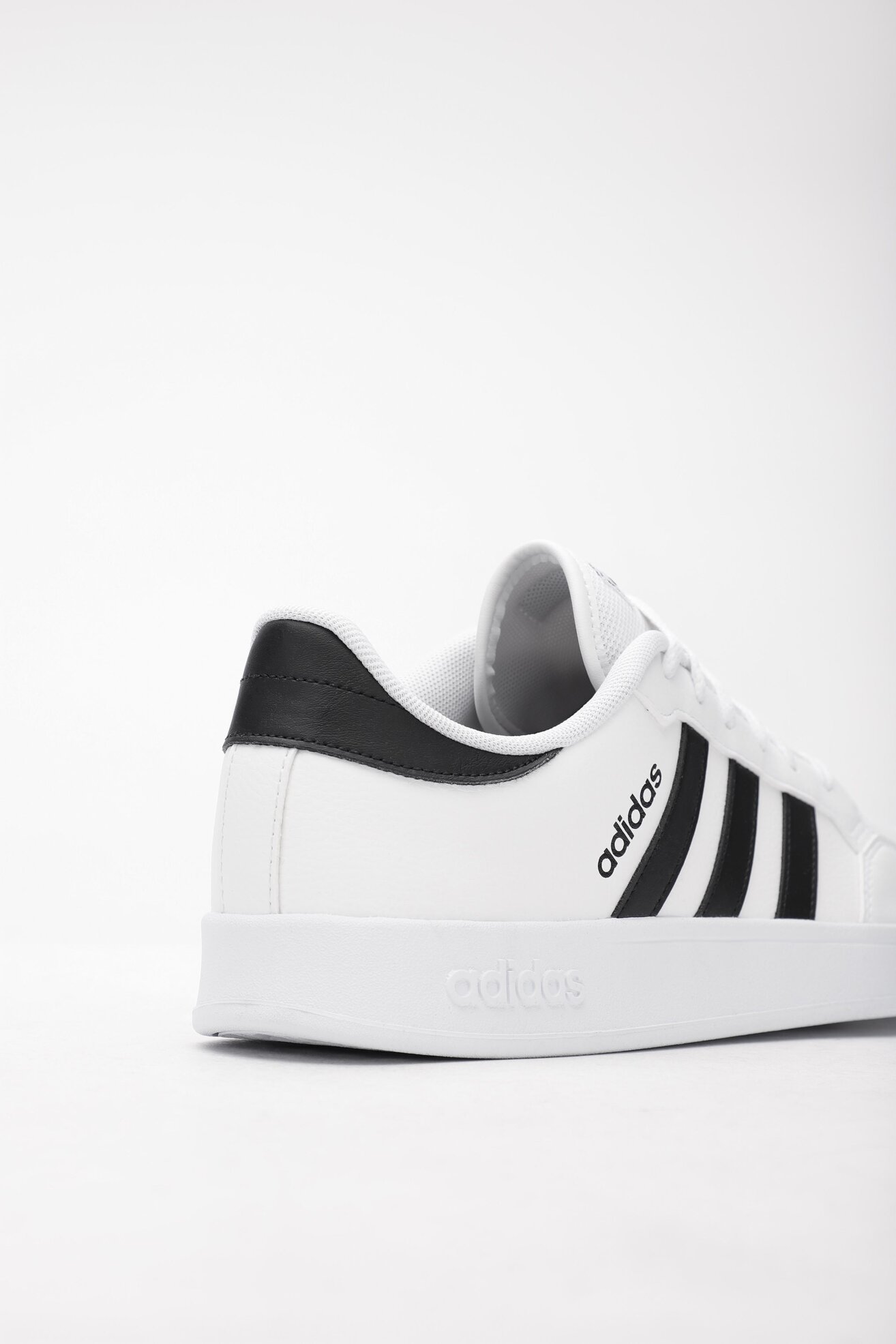 Obuwie sportowe adidas BREAKNET FX8707 Biały