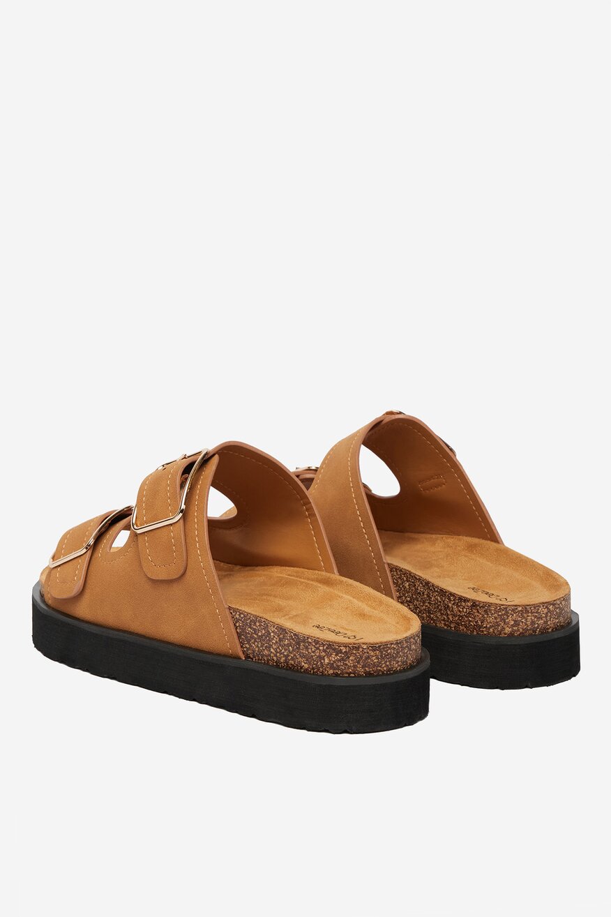 
                Шльопанець DeeZee ВЕРБЛЮЖИЙ - 5906751919408