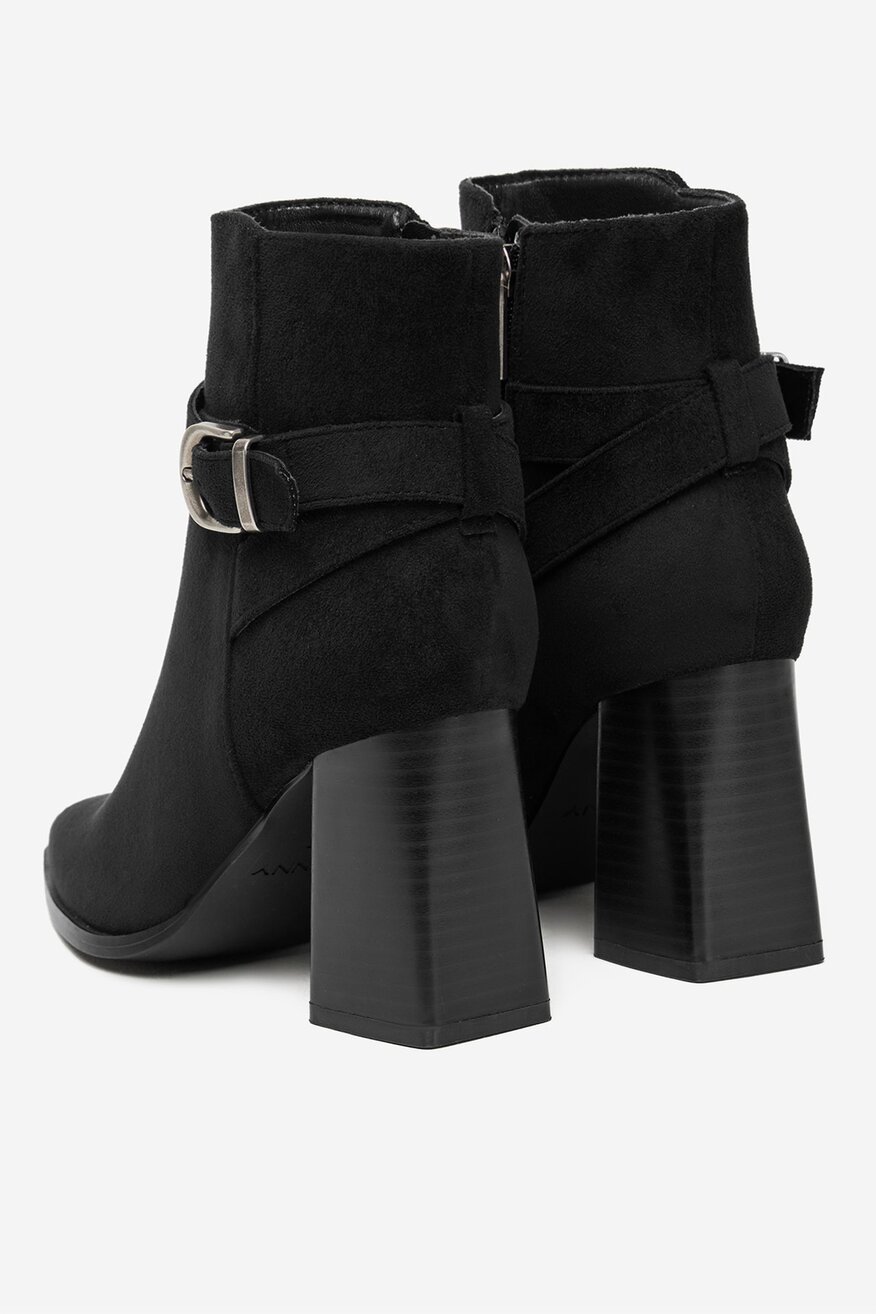 
                Kratke čizme Jenny CRNA - 5906751403617