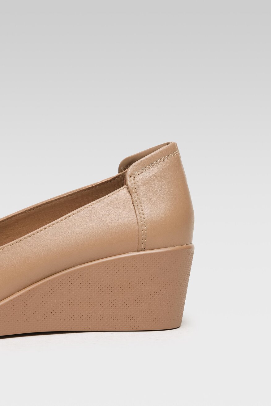 
                Go Soft - Półbuty skórzane na koturnie - 5904862615301