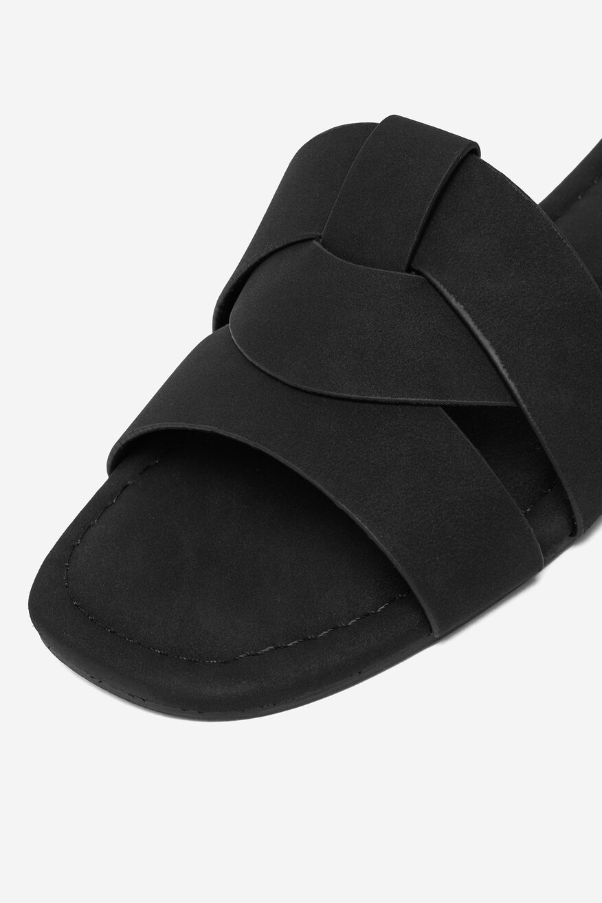 
                Шльопанець Jenny ЧОРНИЙ - 5906751720134