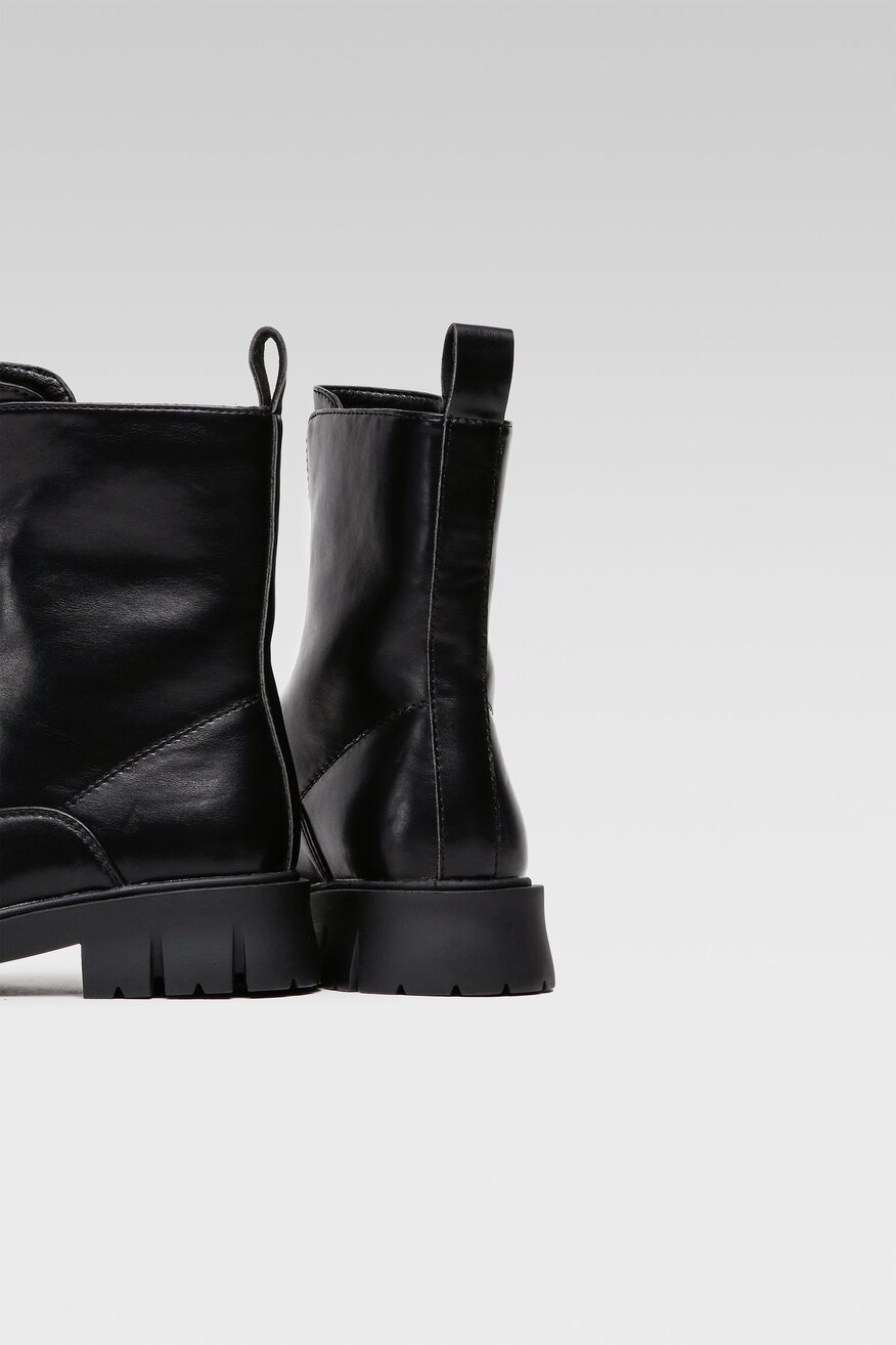 
                Ботуши DeeZee ЧЕРЕН - 5904862382043