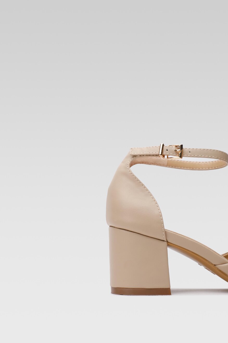 
                Jenny Fairy - Czółenka z paskiem - 5904862605821